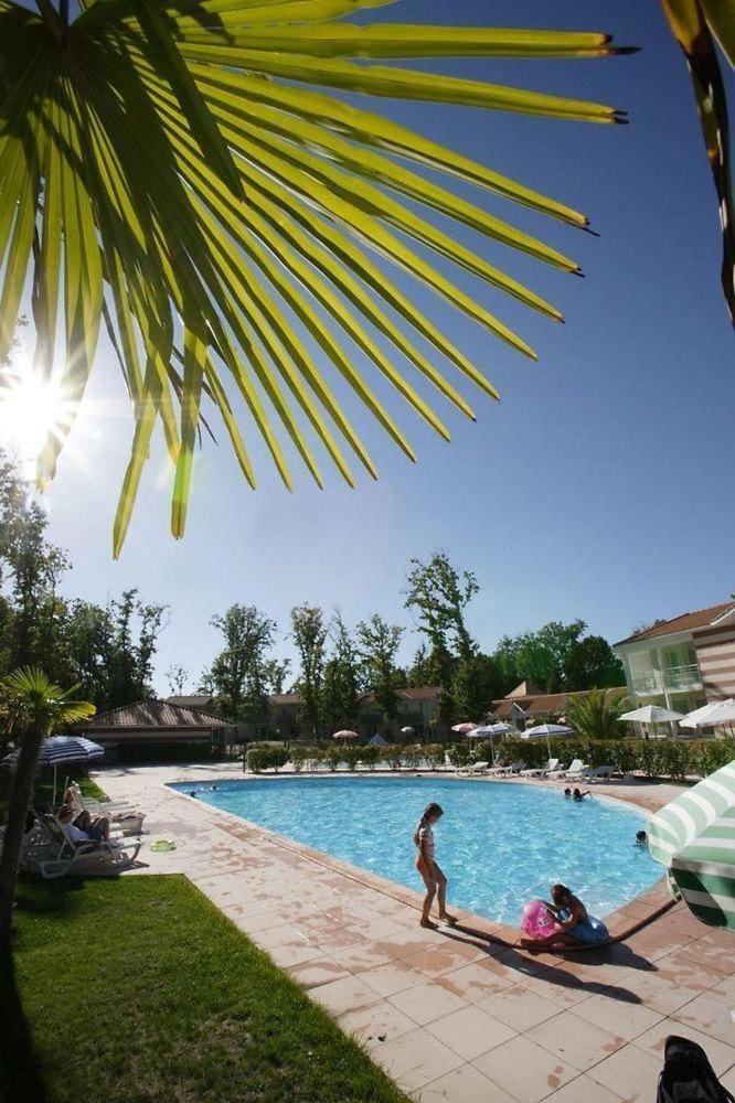 Holiday home Reves D'ocean Familiale Calme Bord De Piscine Partagee Surf Soulac-sur-Mer